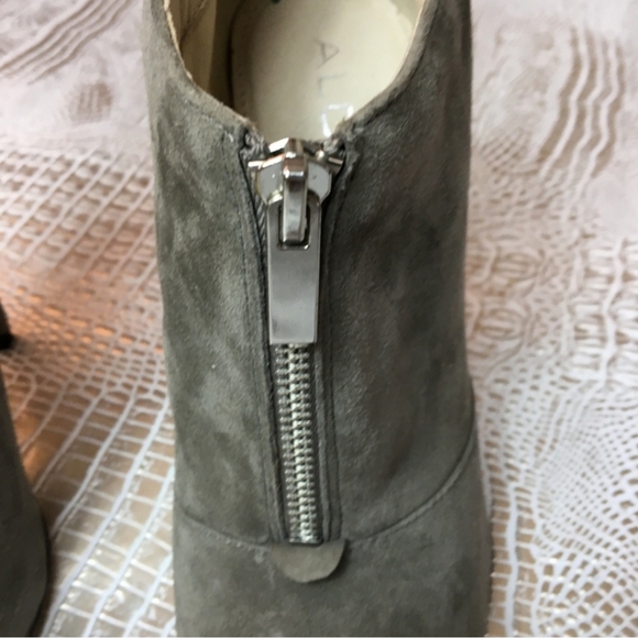 Aldo suede ankle bootie w/zipper size 8 - Picture 6 of 9